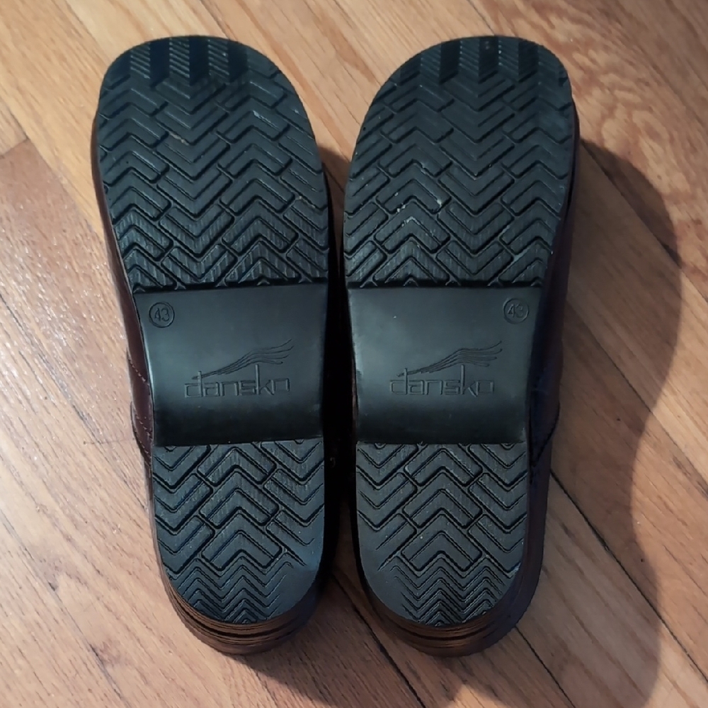 Dansko Men's Dark Brown Leather Loafers - Picture 6 of 9